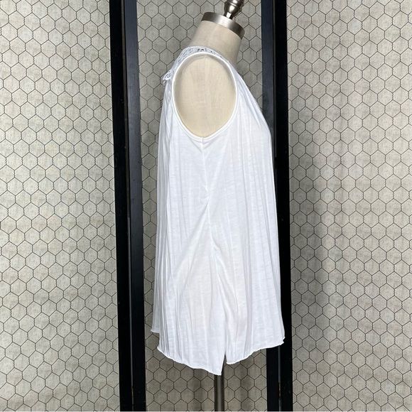 New York Laundry Accordion Pleated Tank Top - Picture 2 of 12